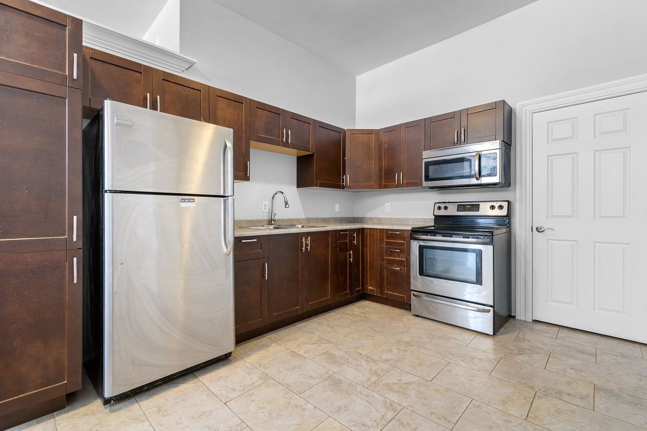 150 Prescott St - Photo 3 of 11