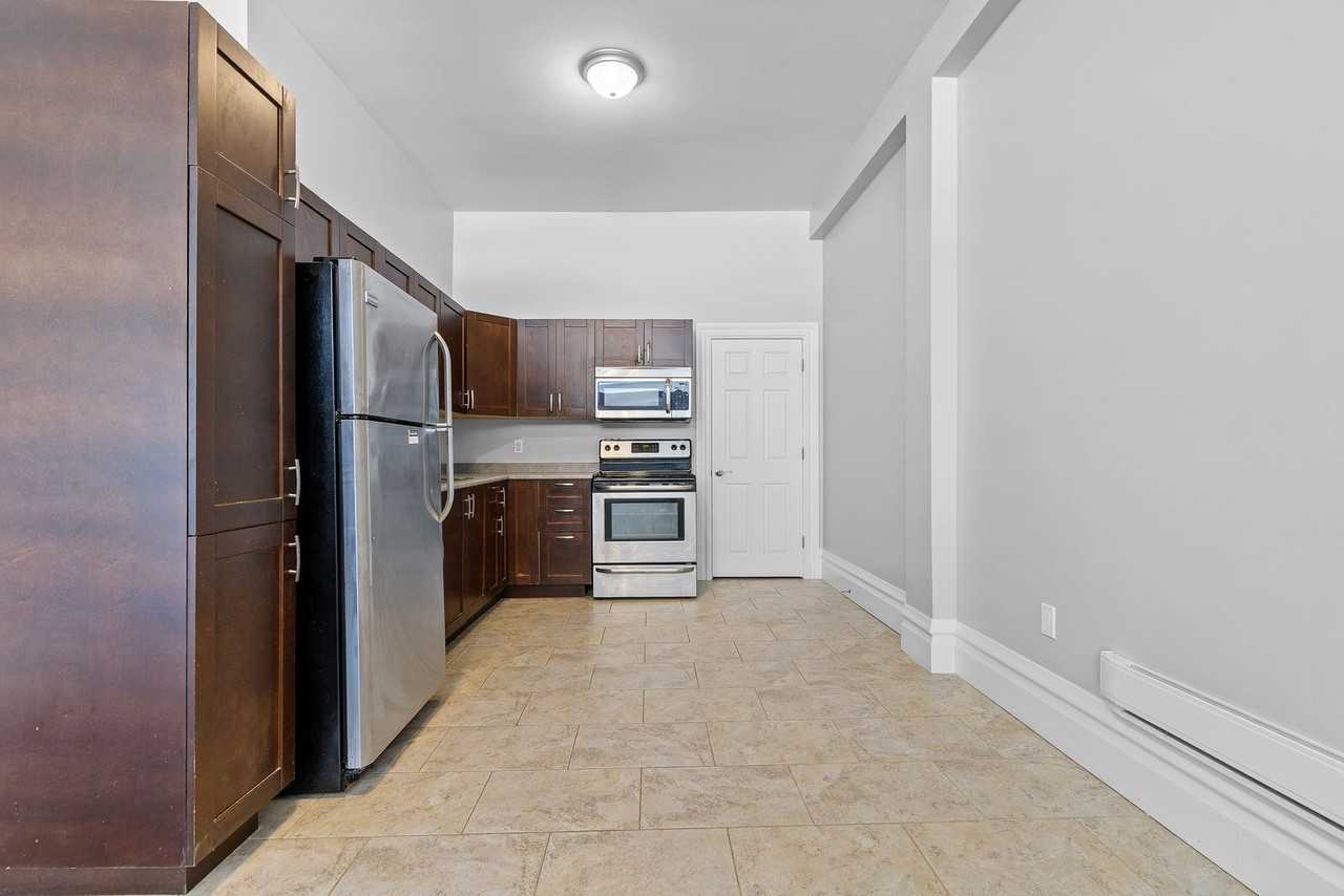 150 Prescott St - Photo 4 of 11
