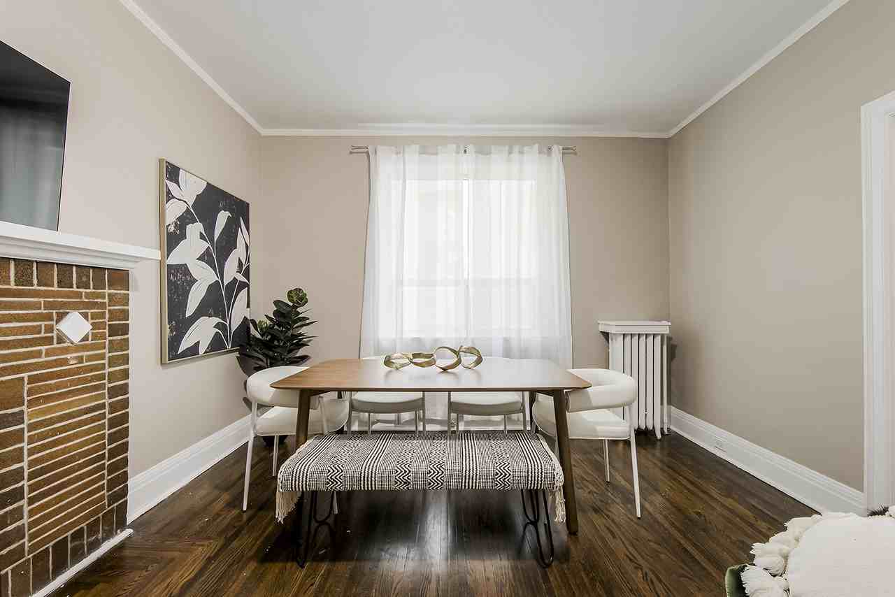 Broadview Mansions - Photo 4 of 19