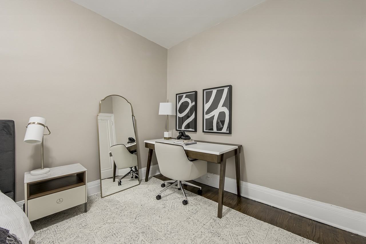 Broadview Mansions - Photo 5 of 19