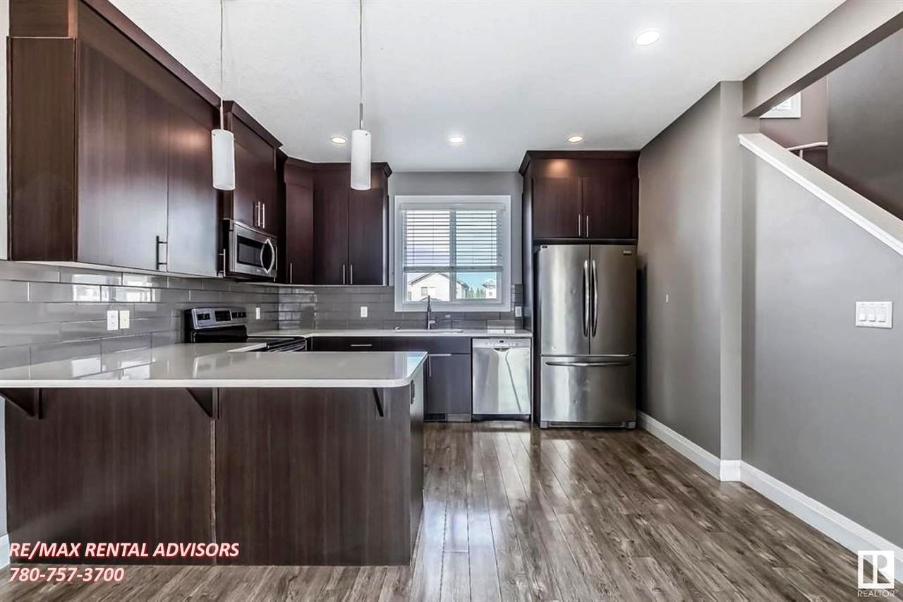 UPPER 73 Hudson Cove - Photo 2 of 17