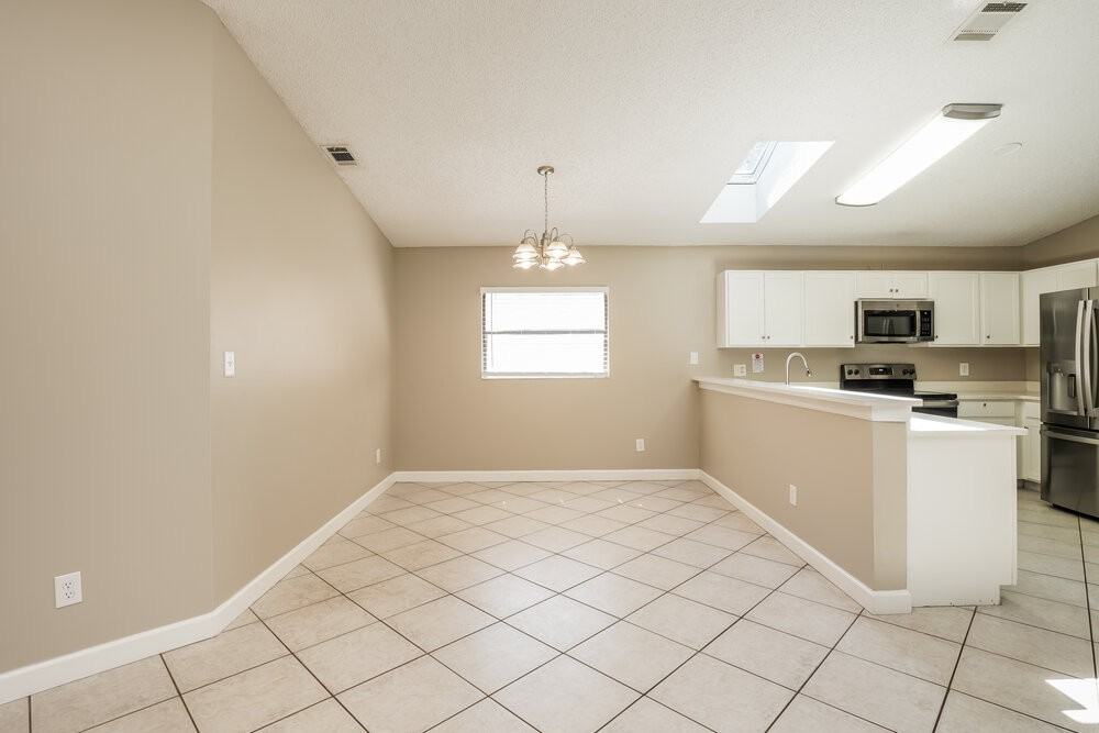 3422 Burlington Dr - Photo 5 of 16