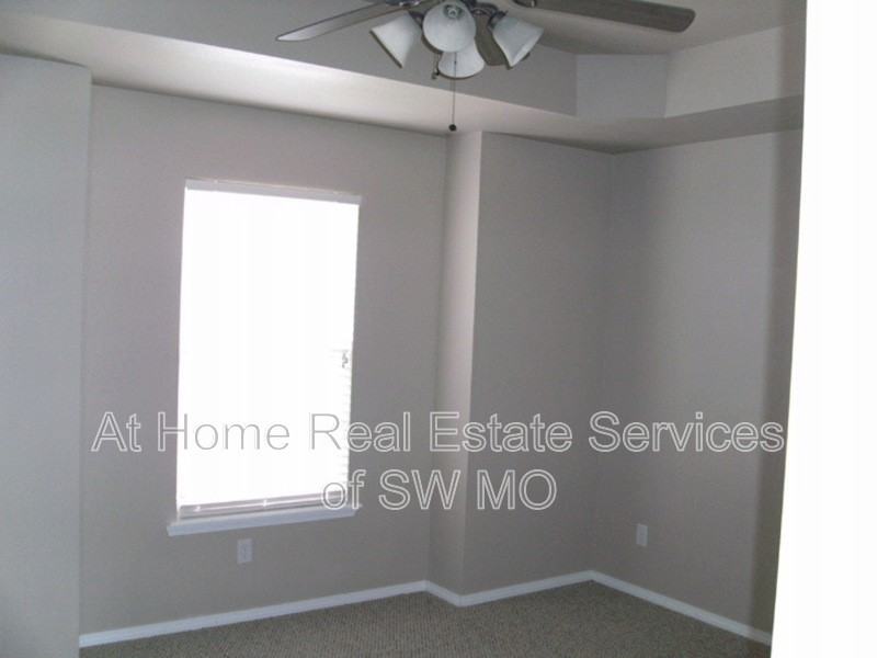 2302 W Jonquil Ln - Photo 6 of 7