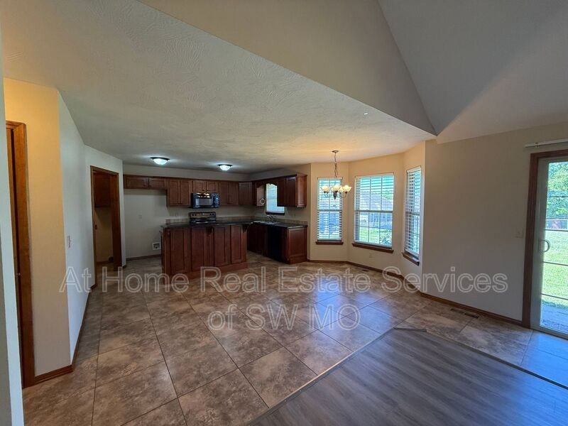 1815 N Chandler Rd - Photo 3 of 12