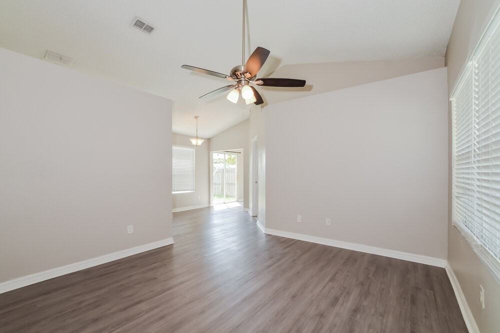 10412 Glassborough Dr - Photo 4 of 19