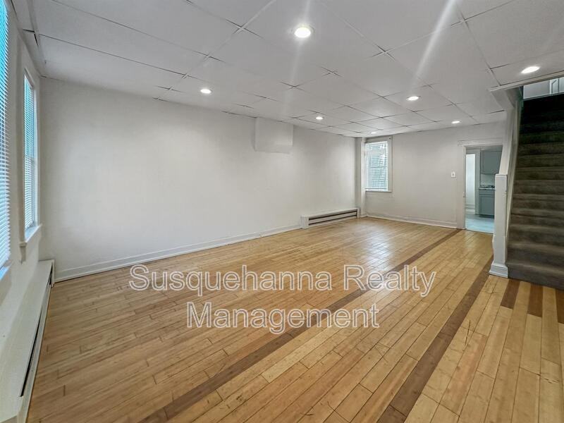 537 Woodward St - Photo 2 of 18