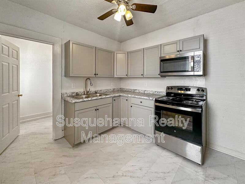 537 Woodward St - Photo 3 of 18