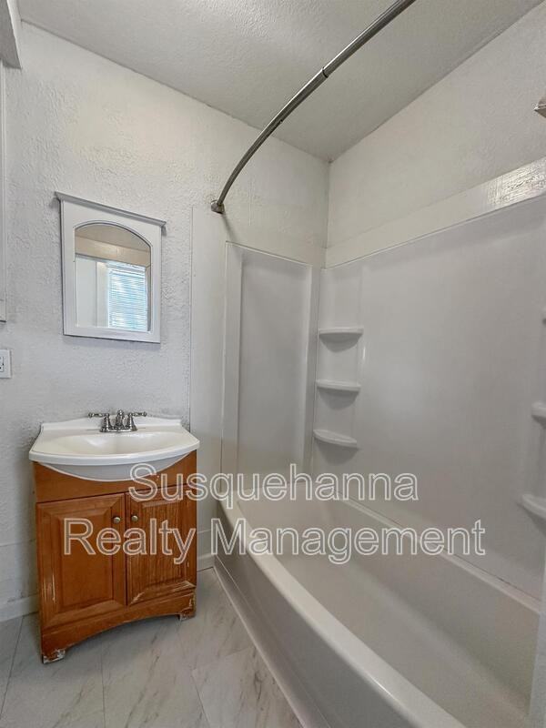 537 Woodward St - Photo 5 of 18