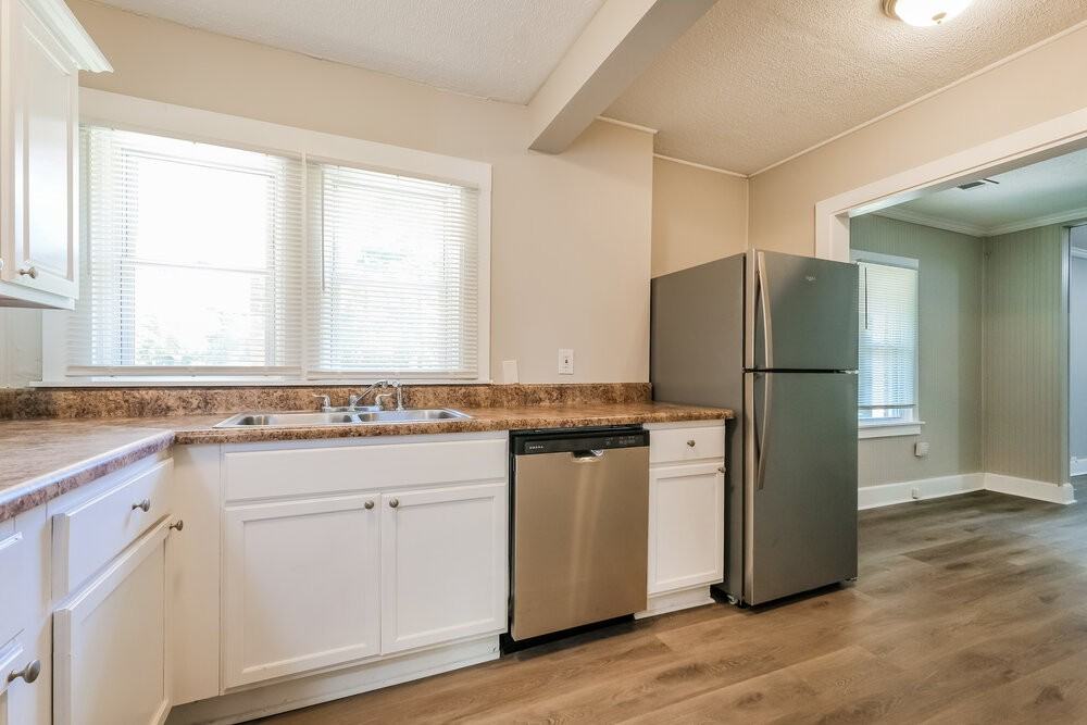 731 Parker St - Photo 6 of 16