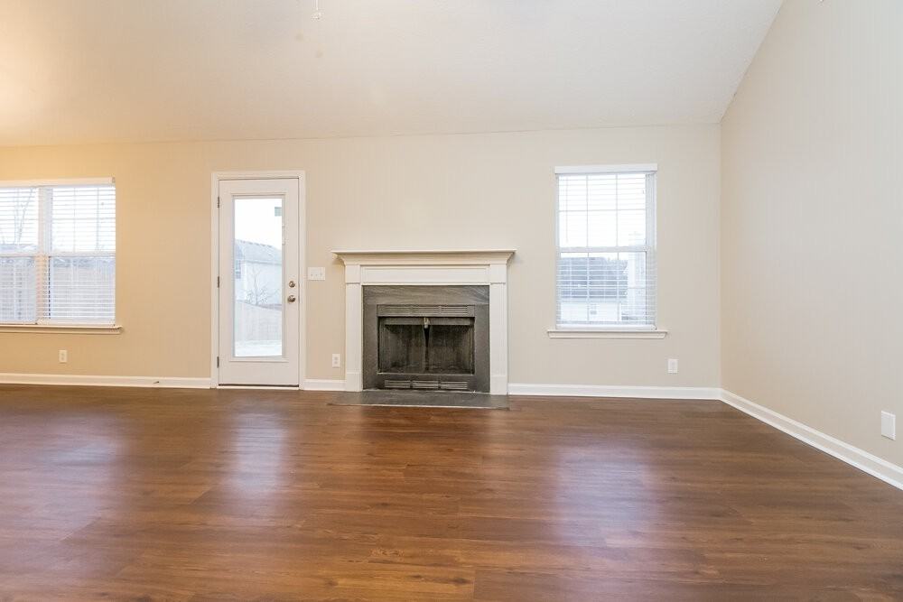 7128 Legacy Dr - Photo 3 of 17