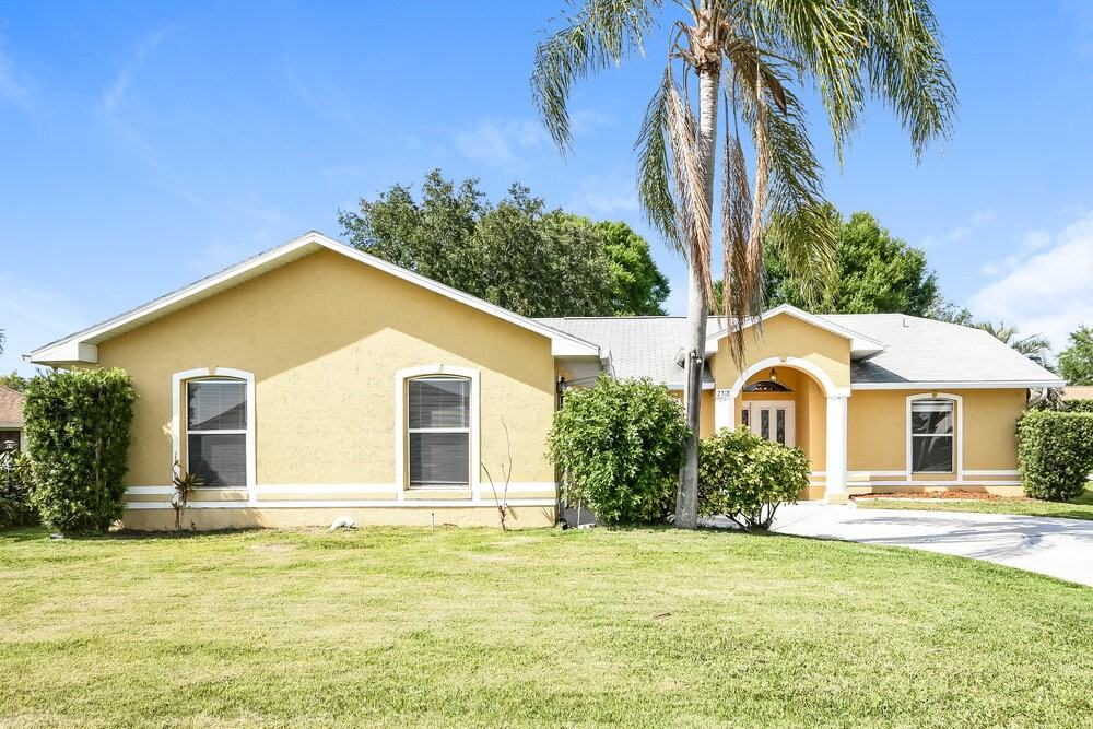 2318 Sweetwater Blvd - Photo 3 of 19
