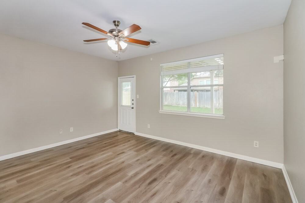 6015 Starbrook Creek Dr - Photo 4 of 17