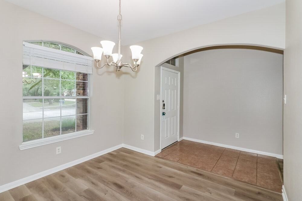 6015 Starbrook Creek Dr - Photo 6 of 17