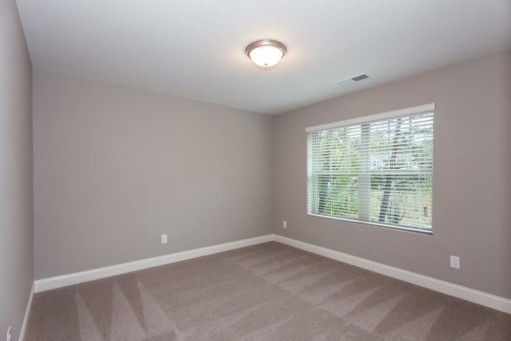 421 Breezewood Dr - Photo 5 of 17