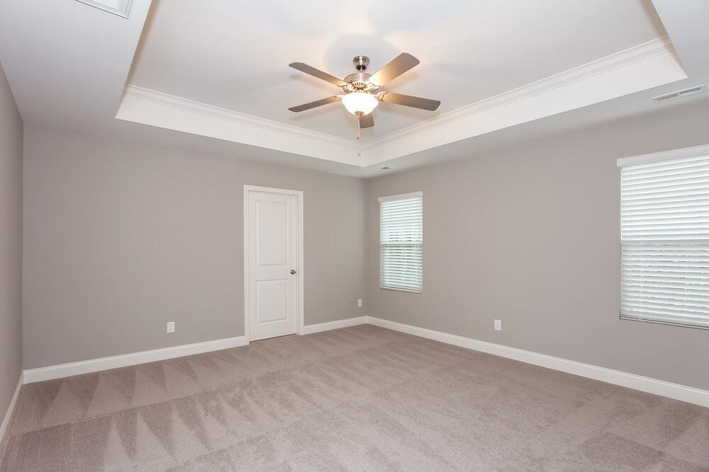 421 Breezewood Dr - Photo 7 of 17