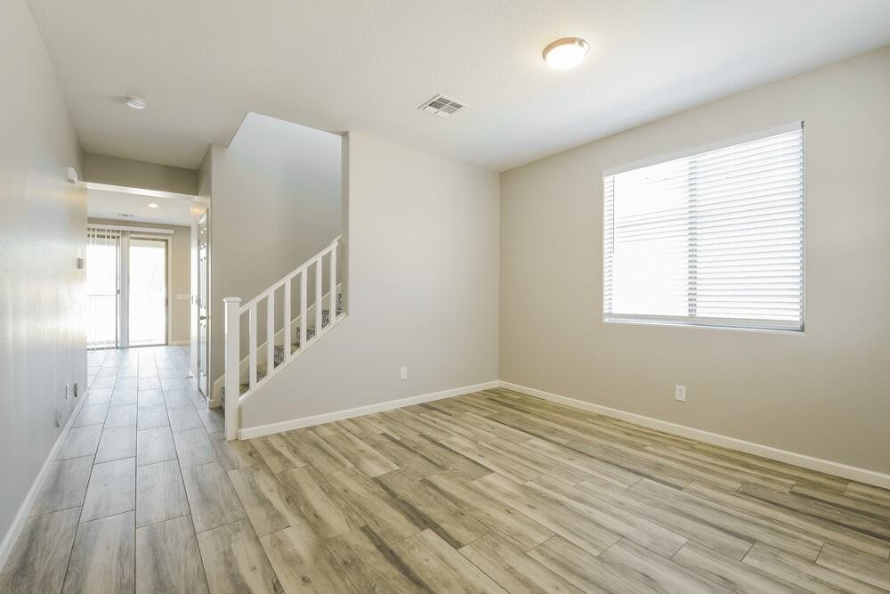 27424 N 54th Ln - Photo 5 of 17