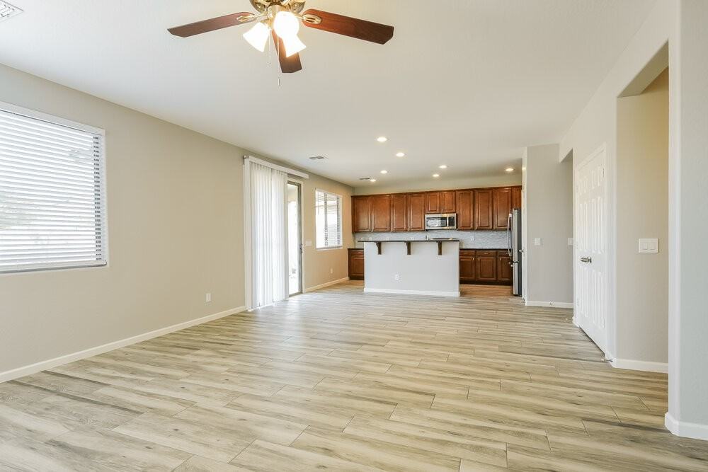 27424 N 54th Ln - Photo 6 of 17