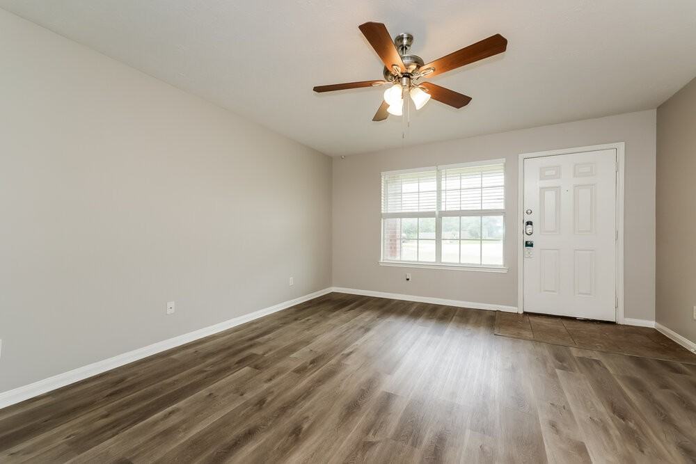261 Kellyn Ct - Photo 4 of 17