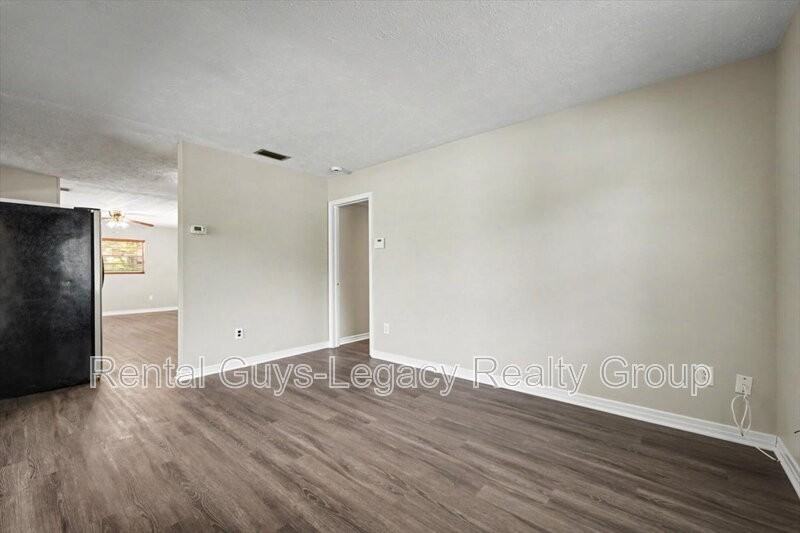 10545 Citrus Ln - Photo 4 of 32