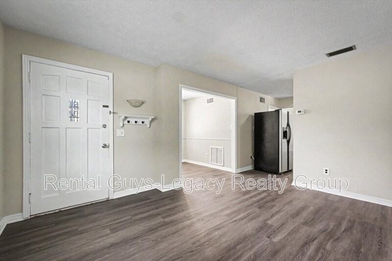 10545 Citrus Ln - Photo 5 of 32
