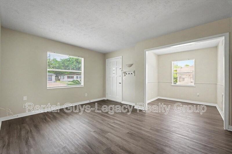 10545 Citrus Ln - Photo 6 of 32