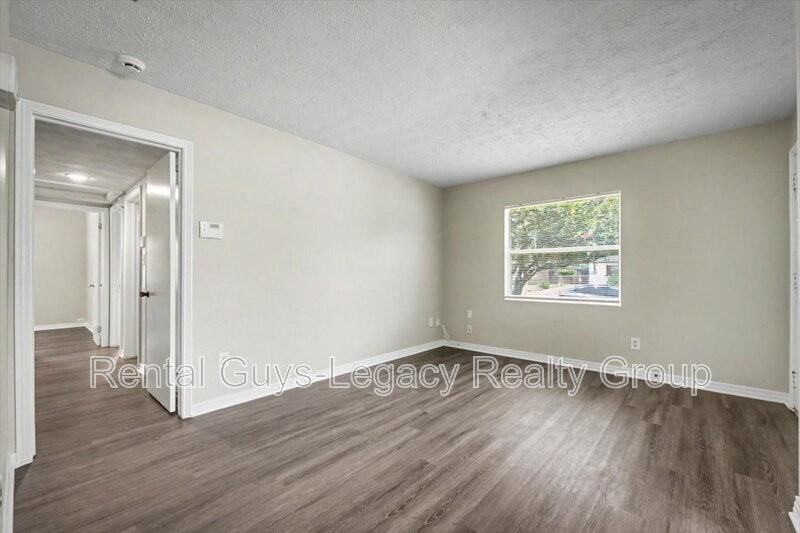10545 Citrus Ln - Photo 7 of 32