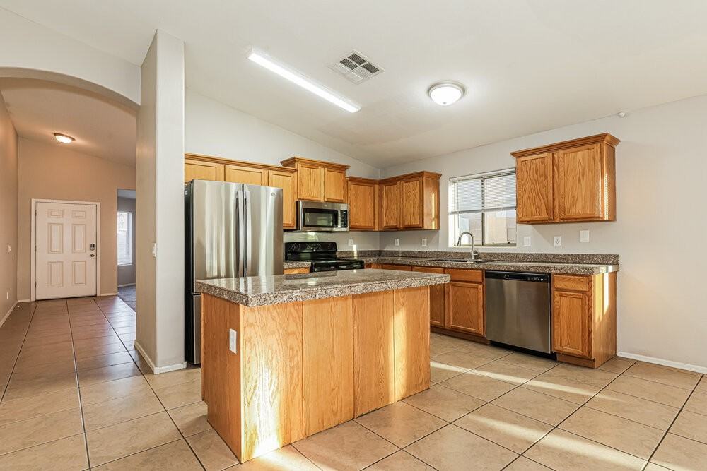 7814 S 72nd Ln - Photo 4 of 16