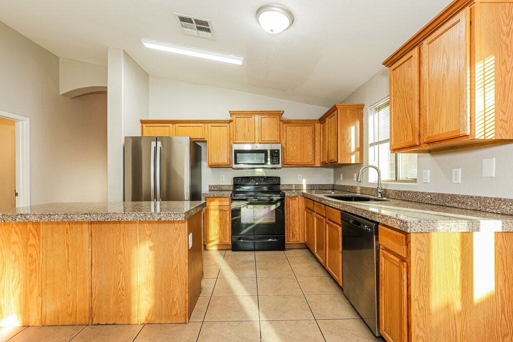 7814 S 72nd Ln - Photo 5 of 16