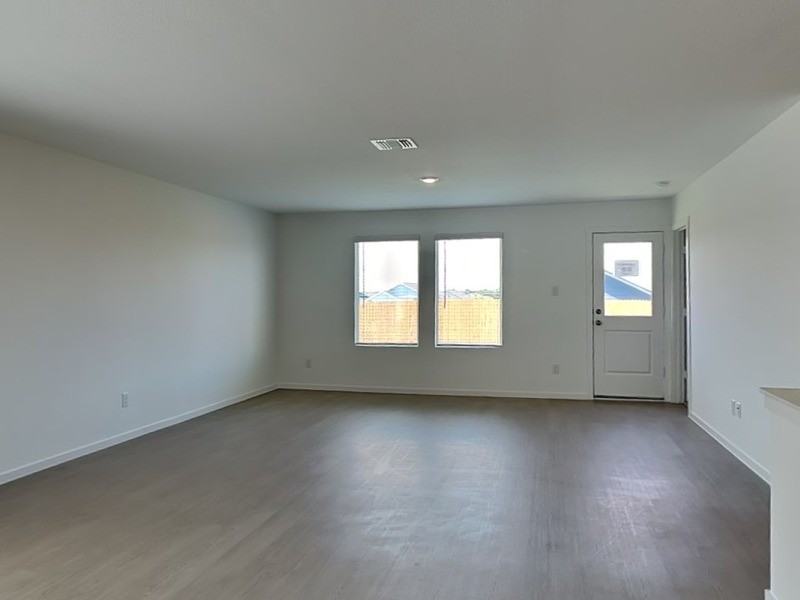 3707 Longleaf Dr - Photo 4 of 19