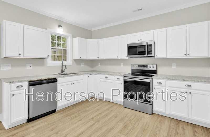 112 Dean St - Photo 4 of 13