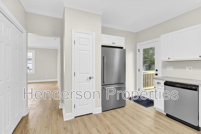 112 Dean St - Photo 5 of 13