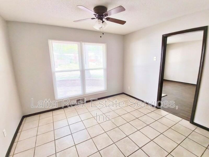 719 Nw 6th St - Photo 5 of 14