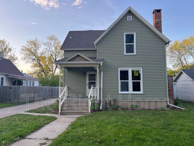 840 E 6th St