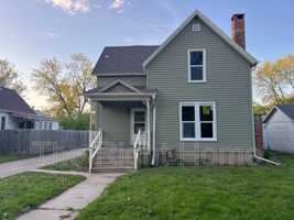 featured image of 840 E 6th St