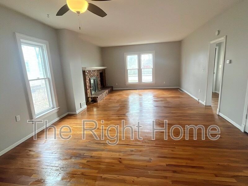 840 E 6th St - Photo 3 of 19