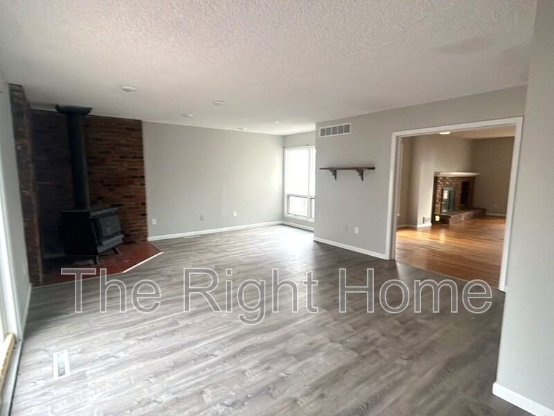 840 E 6th St - Photo 6 of 19