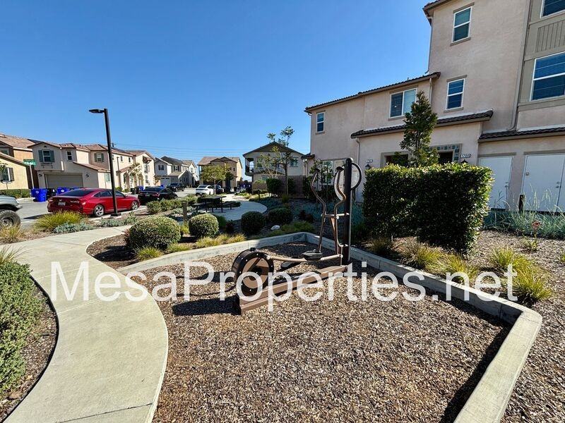 1702 Almond Tree Pl - Photo 2 of 33