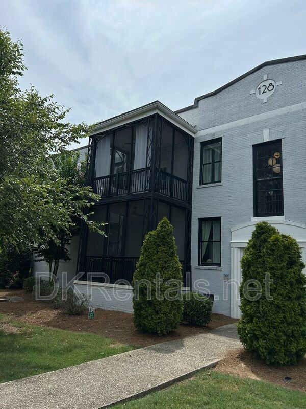 128 Peachtree Memorial Dr Nw #4 - Photo 2 of 28
