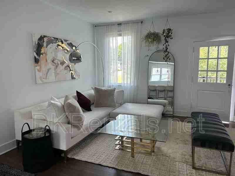 128 Peachtree Memorial Dr Nw #4 - Photo 4 of 28