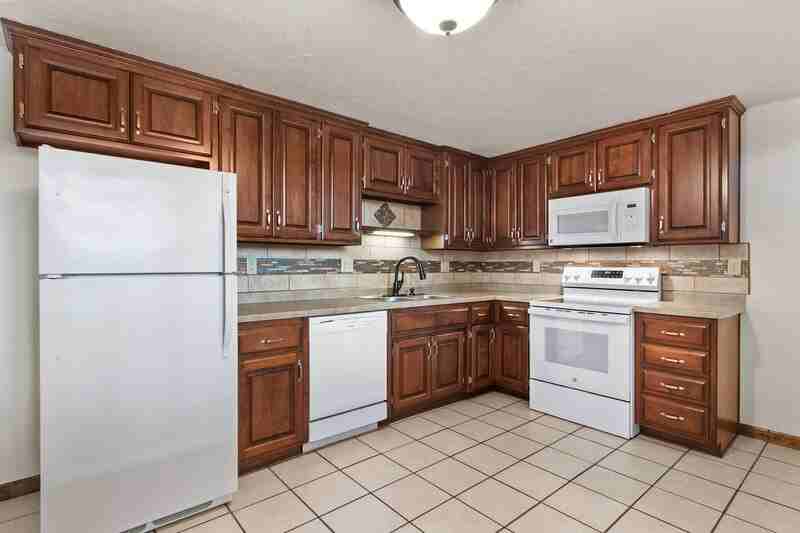 2370 Canter Ln - Photo 4 of 9