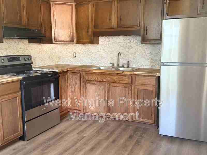 110 Peck Ct - Photo 2 of 10