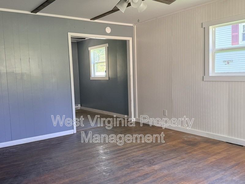 110 Peck Ct - Photo 3 of 10