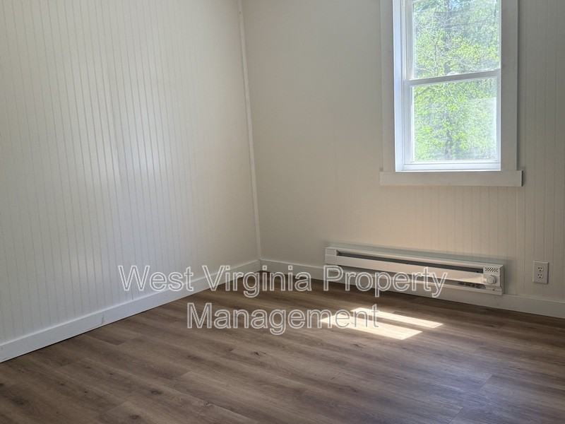 110 Peck Ct - Photo 4 of 10