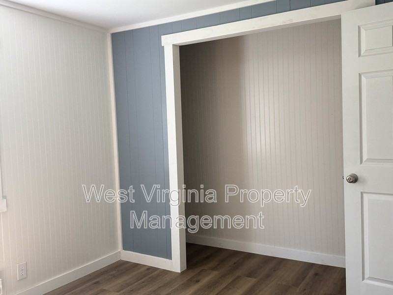 110 Peck Ct - Photo 5 of 10