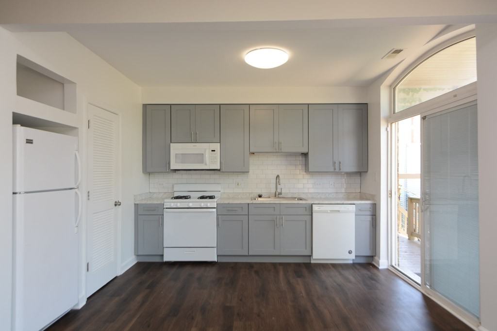 5208 N Sawyer Ave #2 - Photo 2 of 21