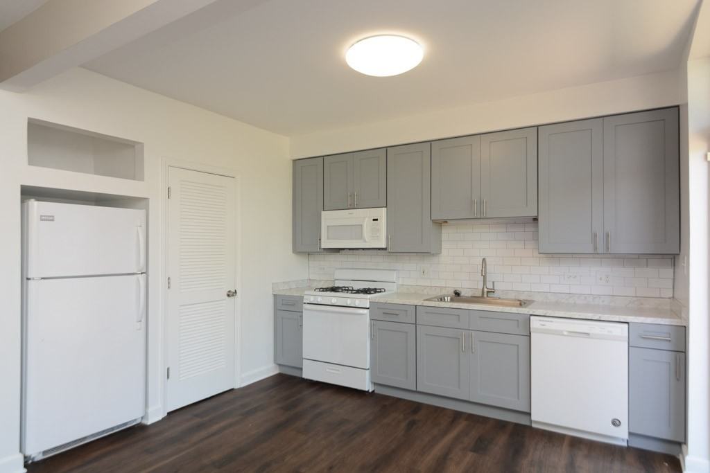 5208 N Sawyer Ave #2 - Photo 3 of 21