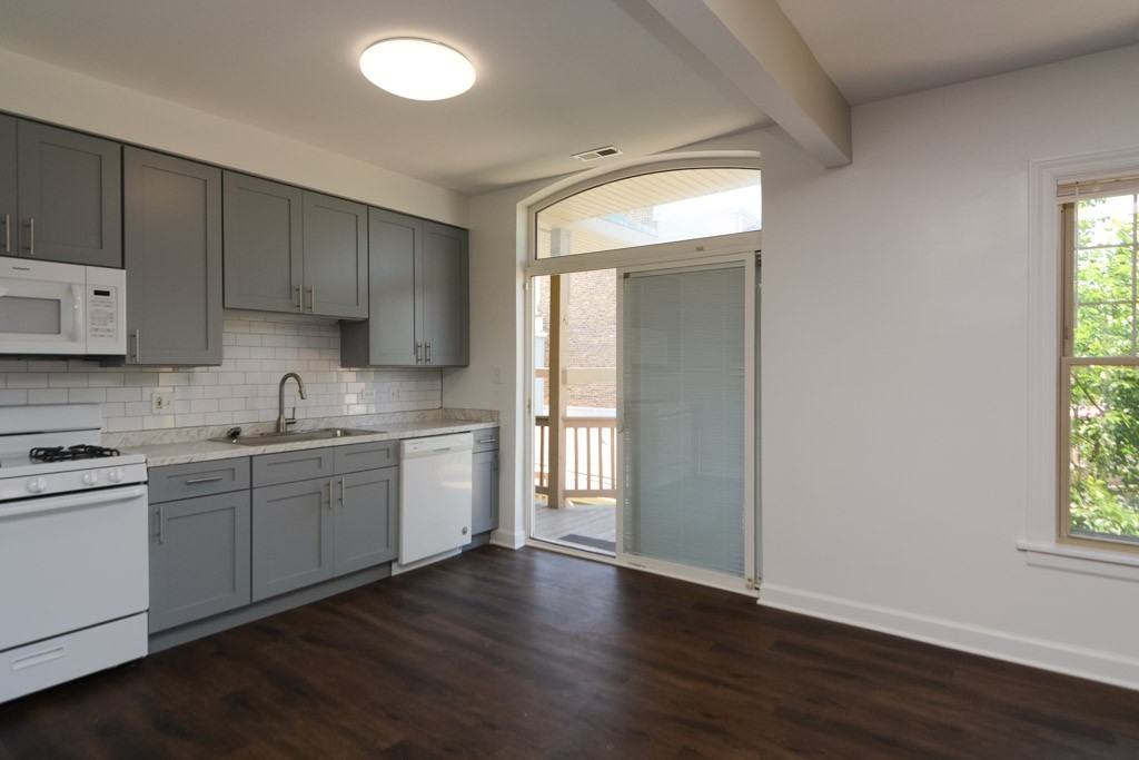 5208 N Sawyer Ave #2 - Photo 4 of 21