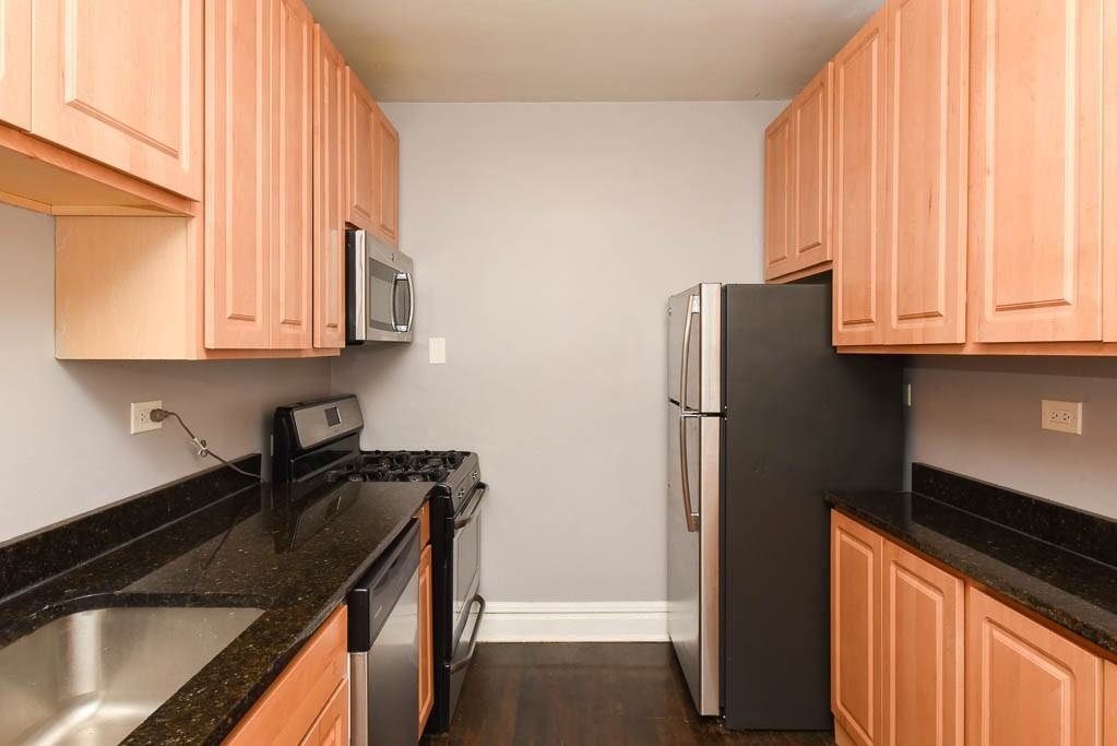 3600 W Sunnyside Ave #3 - Photo 2 of 21