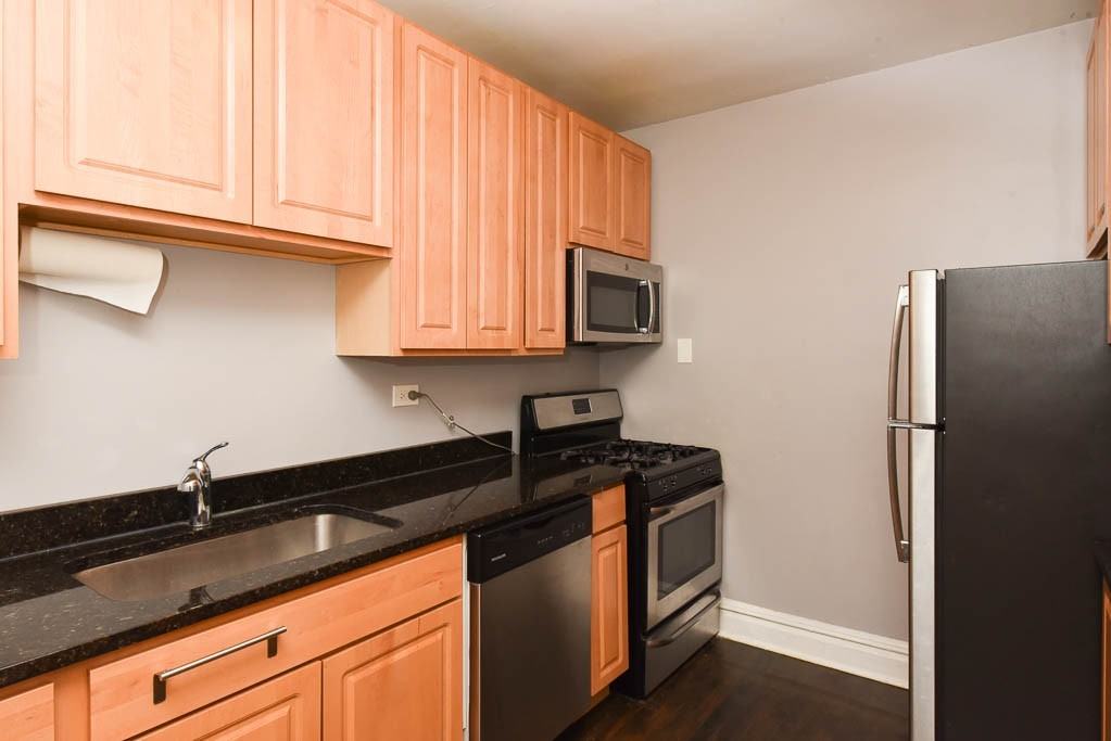 3600 W Sunnyside Ave #3 - Photo 3 of 21
