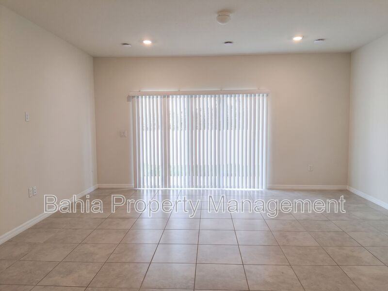 4556 Sparkling Shell Ave - Photo 4 of 25